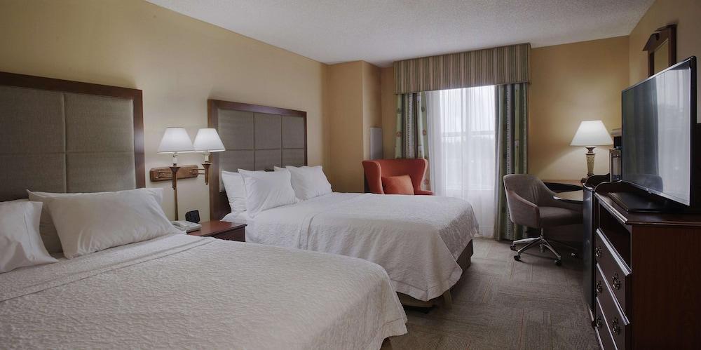 Hotel Hampton & West