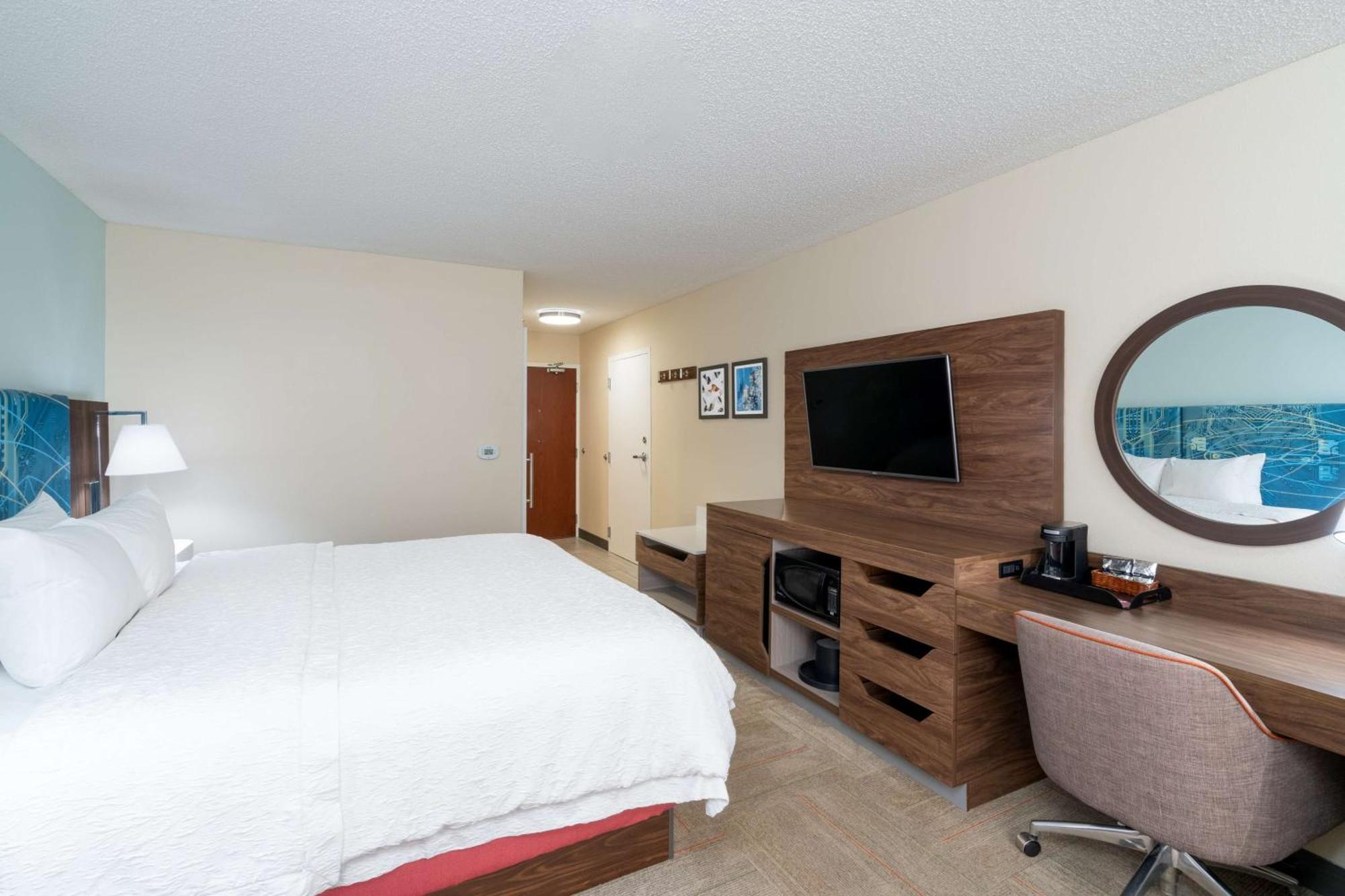 Hampton & West Hotel 3*