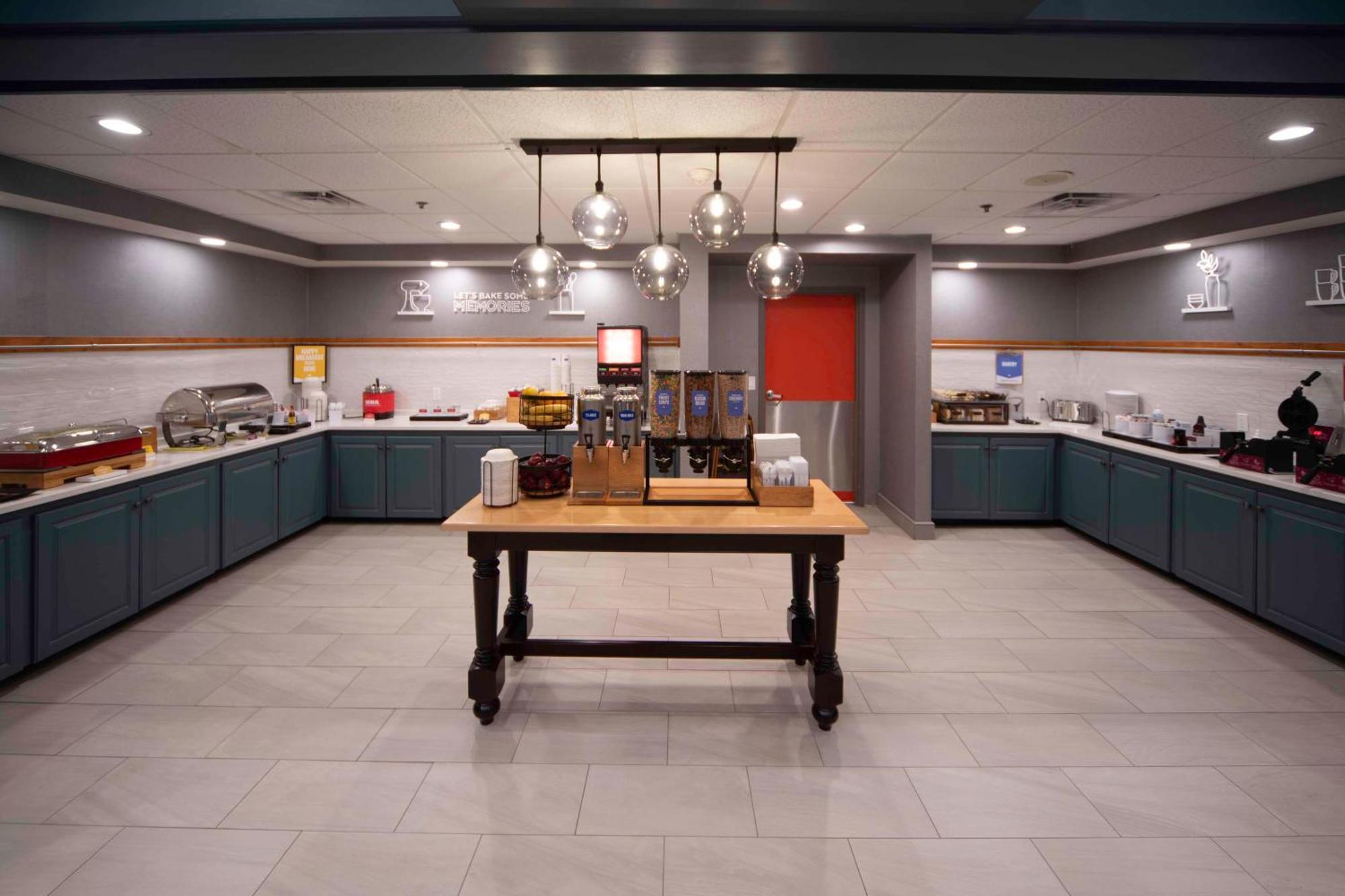 Hampton & West 3* Little Rock