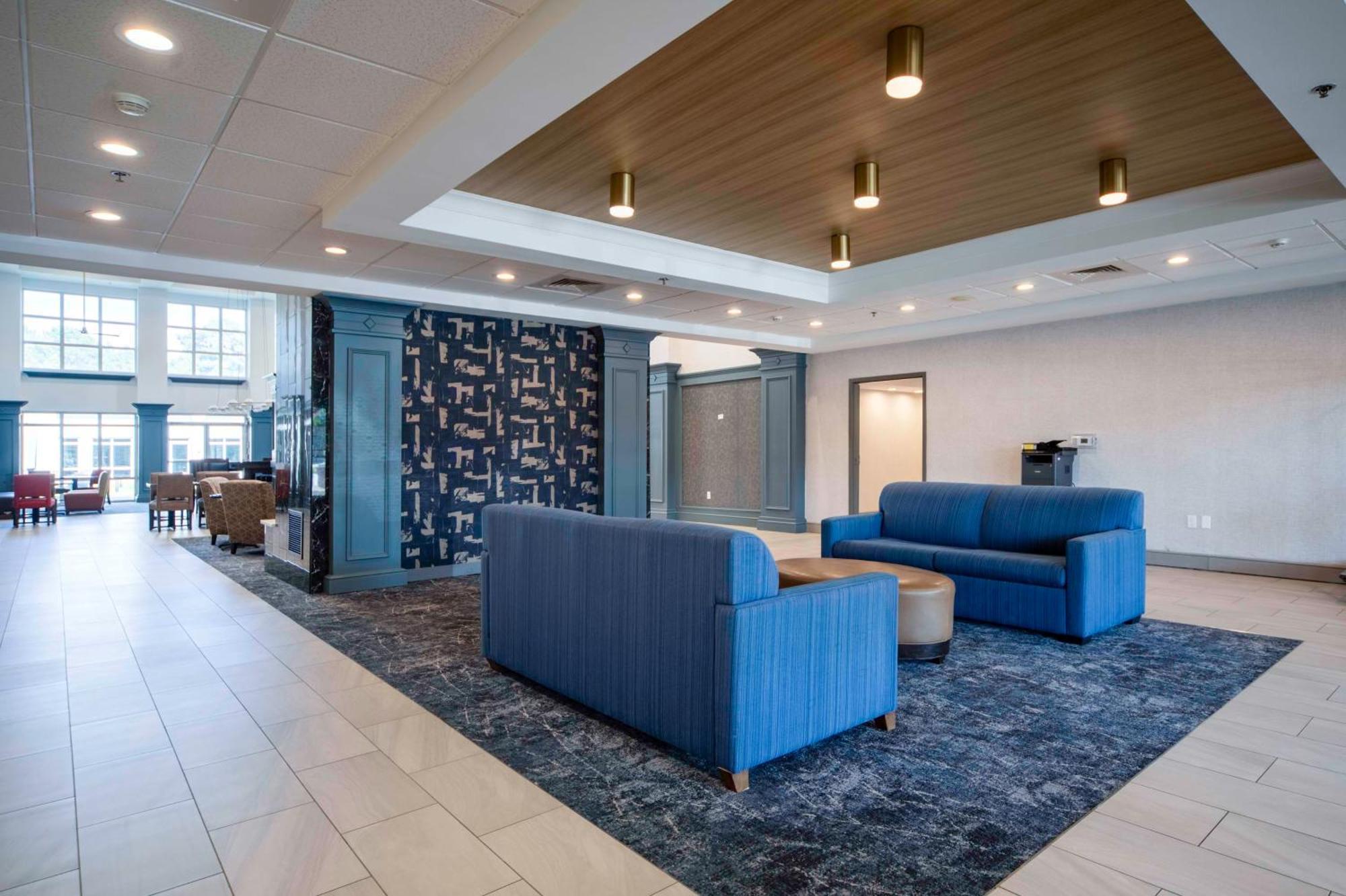 Hotel Hampton & West
