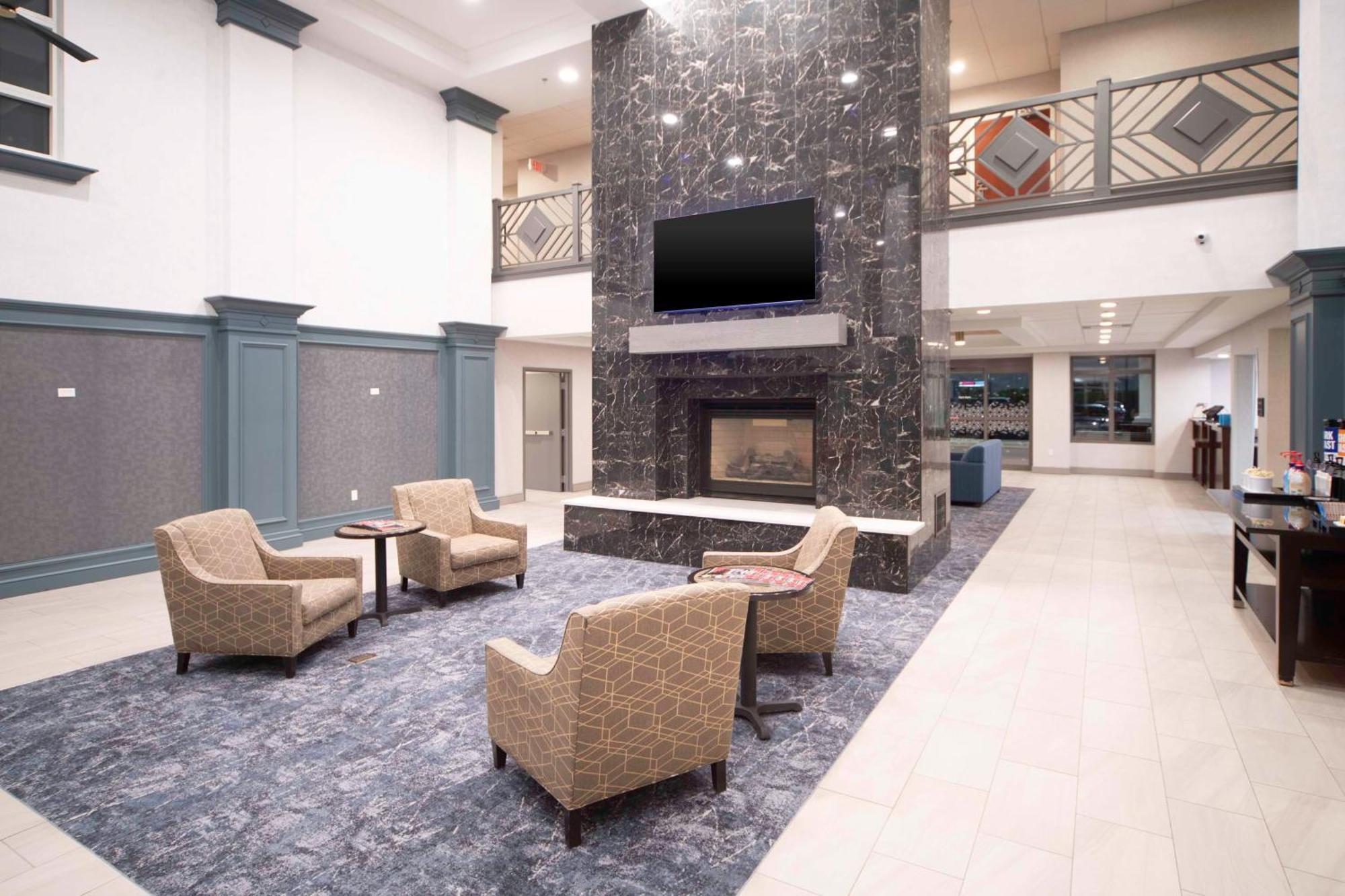 Hampton & West Hotel 3*