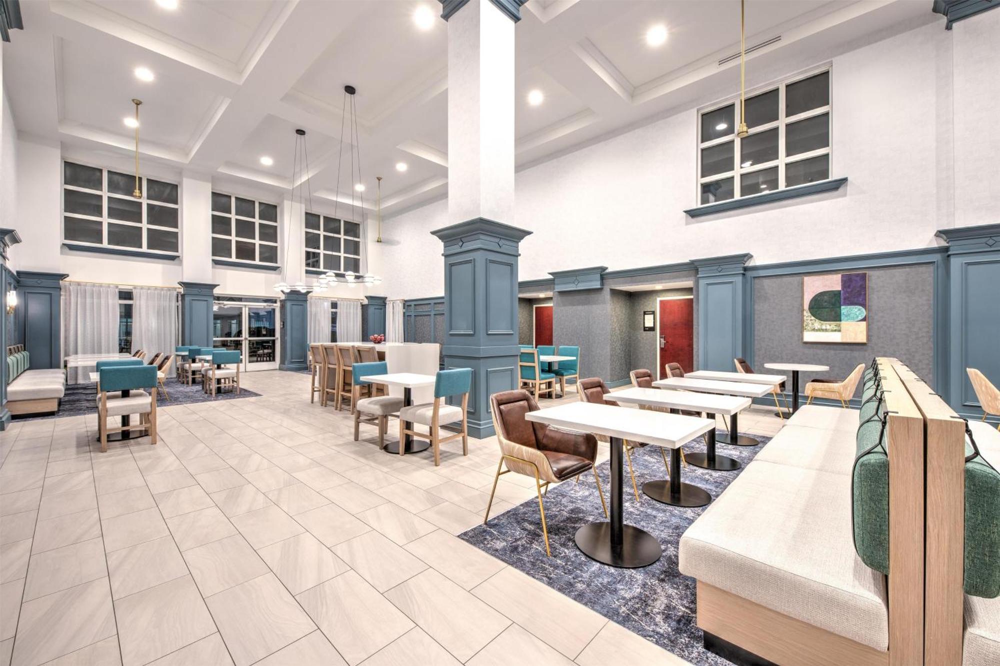 Hotel Hampton & West 3*