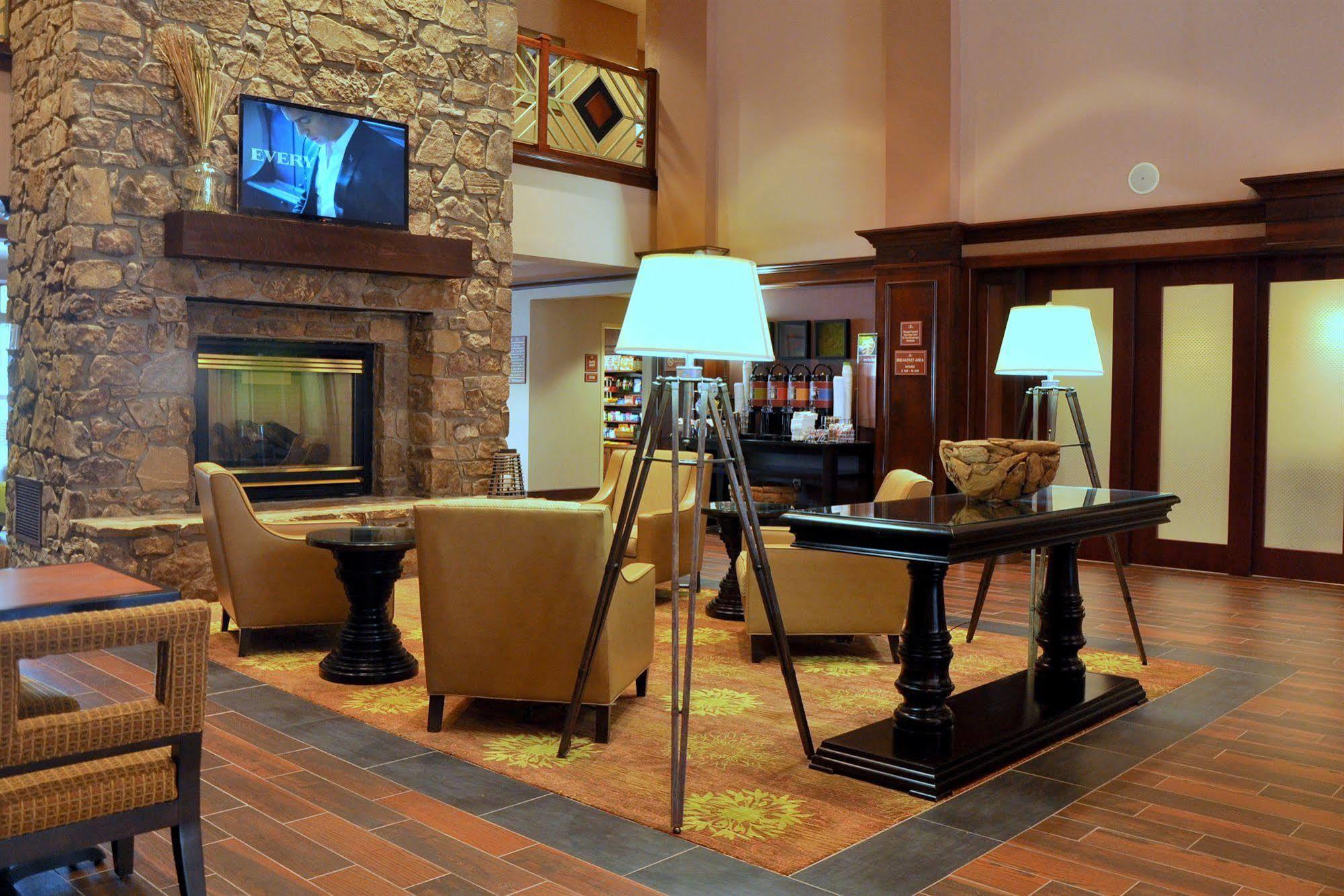 Hotel Hampton & West